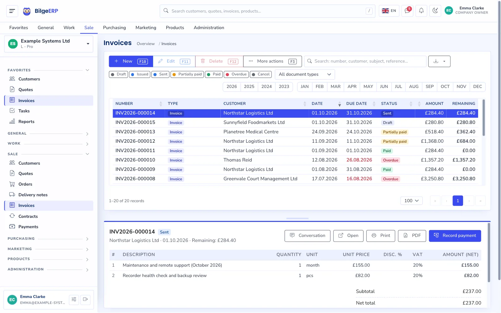 Invoice list: invoice number, customer, due date, status, amount and outstanding balance.
